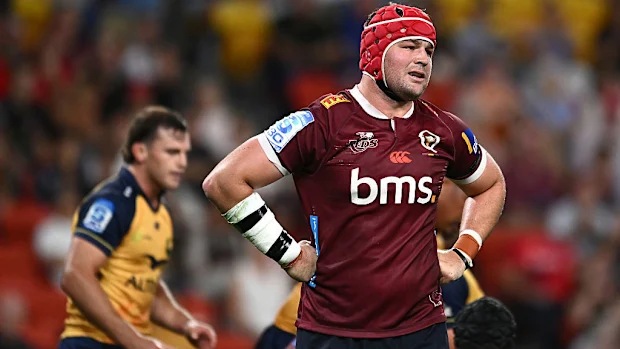 Harry Wilson, dos Reds, reage após uma tentativa da Força.