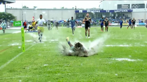 Selestino Ravutaumada marca para o Drua.