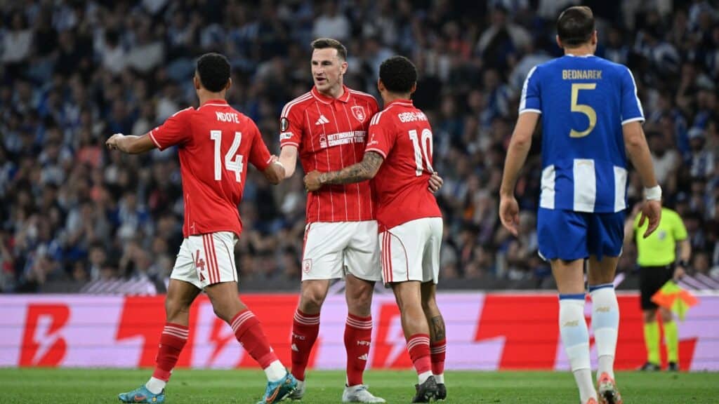 Nottingham Forest comemora gol contra o Porto