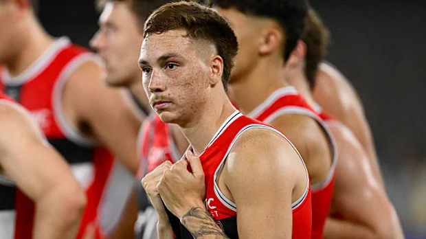 Lance Collard parece abatido após a derrota.