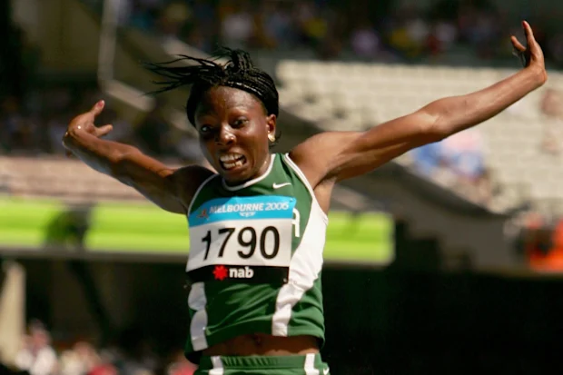 MELBOURNE, AUSTRÁLIA - 22 DE MARÇO: Esther Aghatise da Nigéria compete durante a qualificação feminina de salto em distância no atletismo durante o sétimo dia dos Jogos da Commonwealth de Melbourne 2006 no Melbourne Cricket Ground em 22 de março de 2006 em Melbourne, Austrália. (Foto de Mark Dadswell/Getty Images)