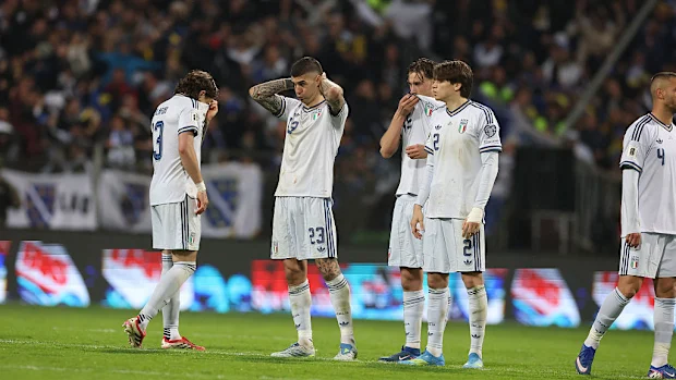 Jogadores da Itália reagem ao final das Eliminatórias Europeias para a Copa do Mundo FIFA 2026.