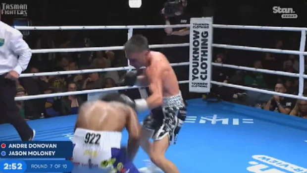 Jason Moloney dá um soco em Andre Donovan. 