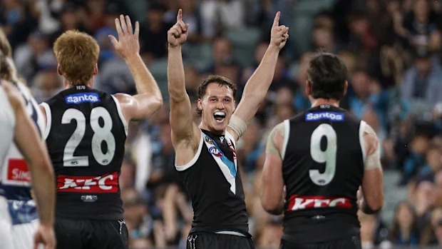 Corey Durdin do Power comemora um gol.