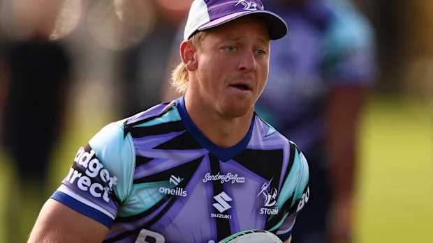 MELBOURNE, AUSTRÁLIA - 10 DE ABRIL: Tyran Wishart of the Storm controla a bola durante uma sessão de treinamento do Melbourne Storm NRL no Gosch's Paddock em 10 de abril de 2026 em Melbourne, Austrália. (Foto de Robert Cianflone/Getty Images)