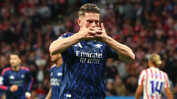 Viktor Gyokeres, do Arsenal, comemora o pênalti.