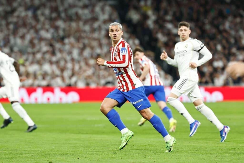 Antoine Griezmann em ação pelo Atlético de Madrid contra o Real Madrid