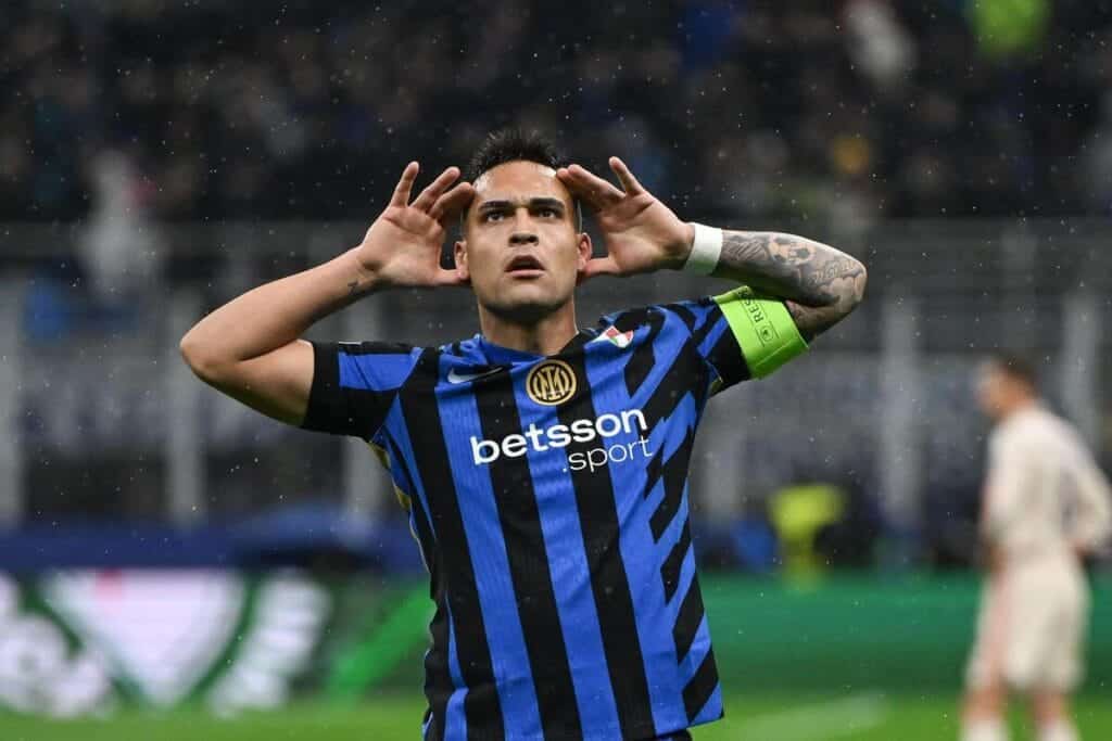 Lautaro Martínez marca pela Inter de Milão