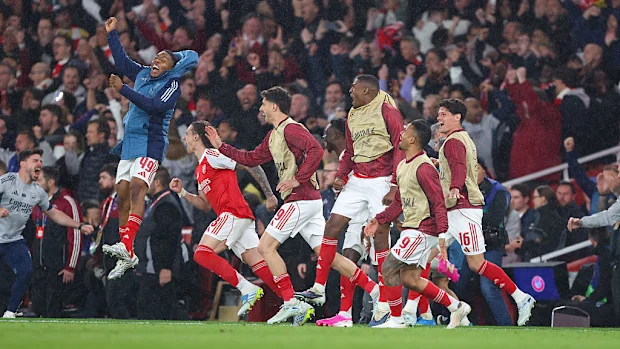 O Arsenal comemora em tempo integral.