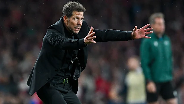 Diego Simeone, do Atlético de Madrid, gesticula.