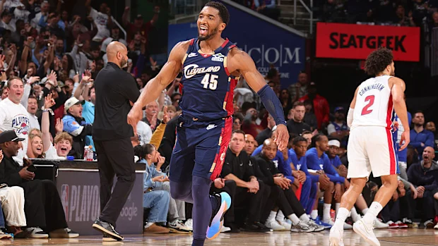 Donovan Mitchell, do Cleveland Cavaliers, comemora.