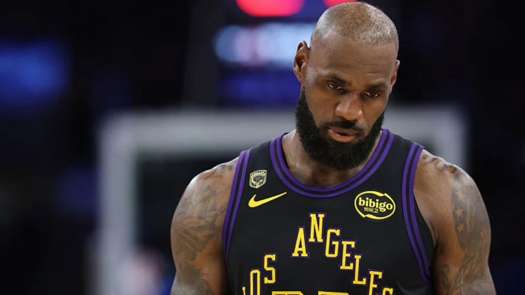 Playoffs da NBA 2026: pergunta sobre aposentadoria de LeBron James após LA Lakers x Oklahoma City Thunder jogo 4, vídeo, resultado