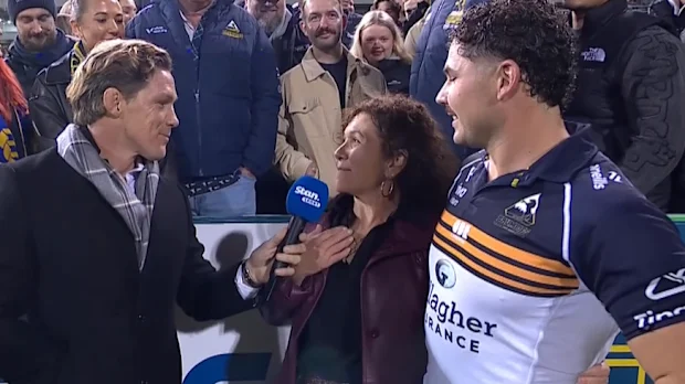 Michael Hooper entrevista Chris e Vicky Mickelson.