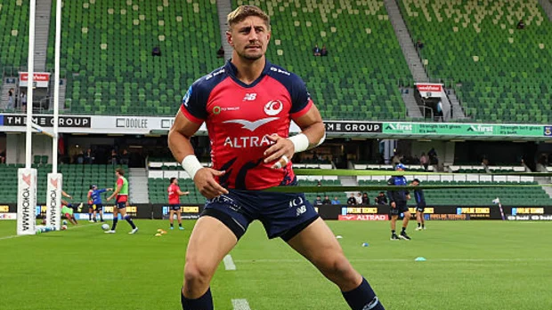 Zac Lomax da Força se aquece antes da partida da 14ª rodada do Super Rugby.