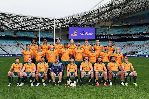 Os Wallabies posam usando bigodes antes do teste final de Nic White.