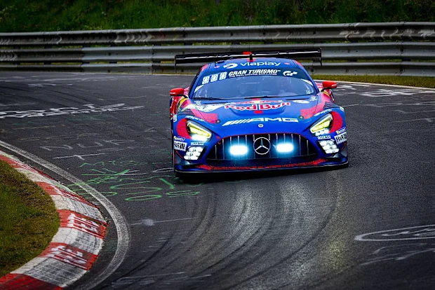 Max Verstappen participa do ADAC 24h Nurburgring.