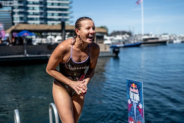 Rhiannan Iffland reage após seu mergulho final.