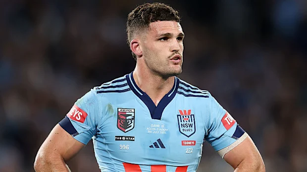 Nathan Cleary, do Blues, observa.