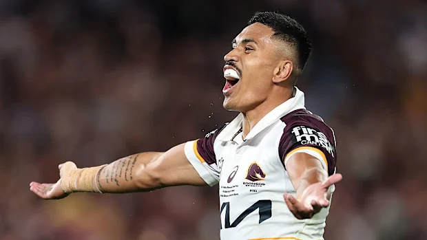 Deine Mariner comemora a vitória na Grande Final da NRL.