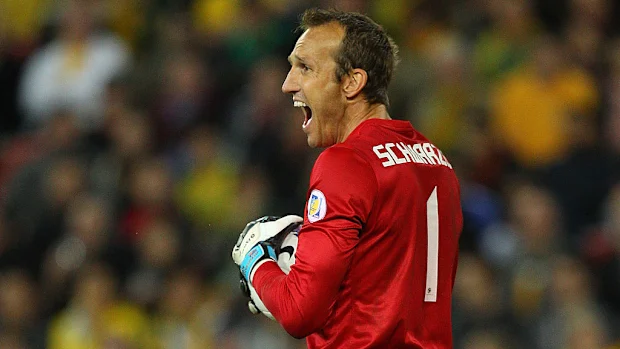 Mark Schwarzer em ação durante a partida das Eliminatórias Asiáticas da Copa do Mundo da FIFA em 2012.