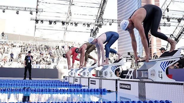 (LR) Shane Ryan, James Magnussen, Hunter Armstrong e Kristian Gkolomeev competem nos 100m livres.