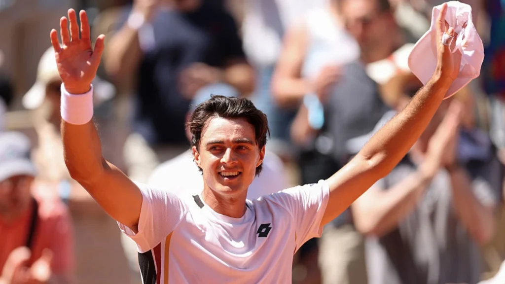 Aberto da França 2026: Adam Walton vence Daniil Medvedev em Roland Garros, entrevista com resultados de vídeo