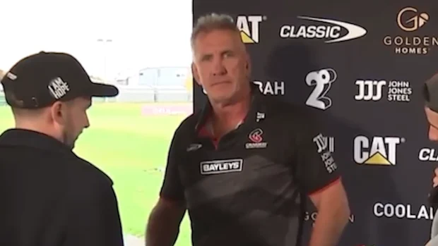 Rob Penney após a coletiva de imprensa.