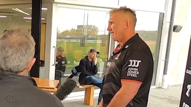 Rob Penney durante a entrevista coletiva.