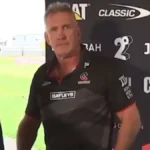 Notícias do Super Rugby Pacific 2026: treinador dos Crusaders, Rob Penney, Scott Hansen, vídeo estranho da conferência de imprensa