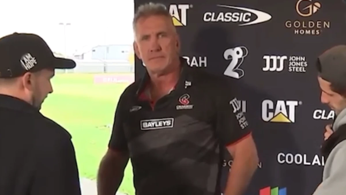 Notícias do Super Rugby Pacific 2026: treinador dos Crusaders, Rob Penney, Scott Hansen, vídeo estranho da conferência de imprensa