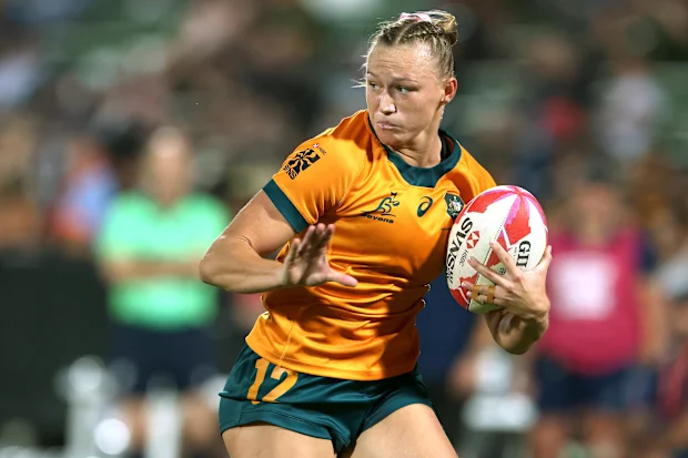 DUBAI, EMIRADOS ÁRABES UNIDOS - 30 DE NOVEMBRO: Maddison Levi da Austrália quebra a bola durante a partida de sinuca entre Austrália e Irlanda no primeiro dia do HSBC SVNS no The Sevens Stadium em 30 de novembro de 2024 em Dubai, Emirados Árabes Unidos. (Foto de Christopher Pike/Getty Images)