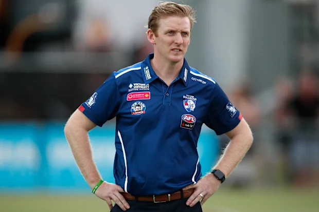 O técnico do Western Bulldogs AFLW, Paul Groves.