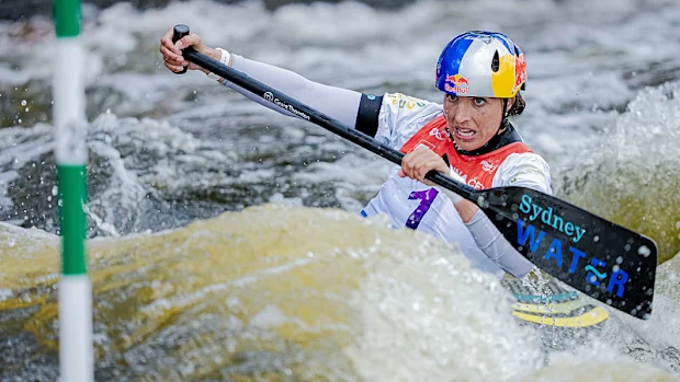 Jessica Fox vence a final da canoagem feminina.
