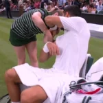 Notícias do tênis de Wimbledon 2026: Novak Djokovic pede desculpas pela pegadinha da ballgirl, vitória contra Stefano Tsitsipas, vídeo