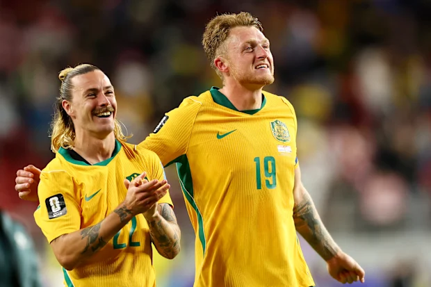 Jackson Irvine #22 e Harry Souttar #19 estão na classe de veteranos.