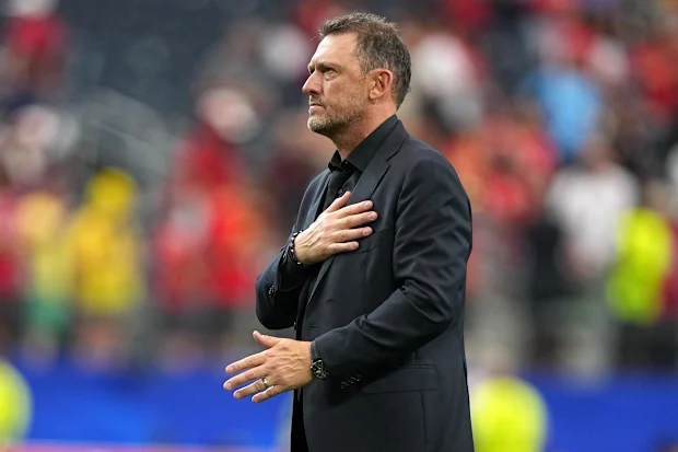 Tony Popovic foi criticado por decisões tomadas durante a derrota da Austrália para o Egito.