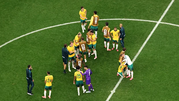 Os Socceroos reagem após serem nocauteados.