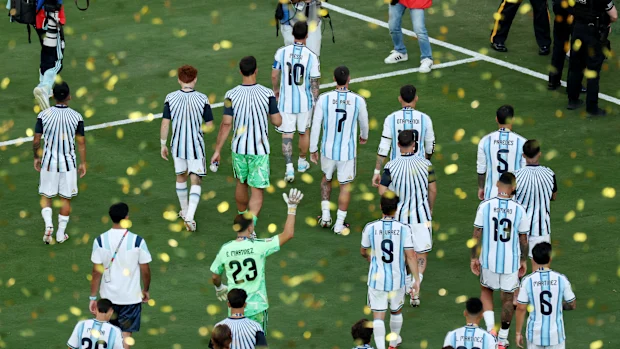 Grupo de jogo da Argentina sai de campo