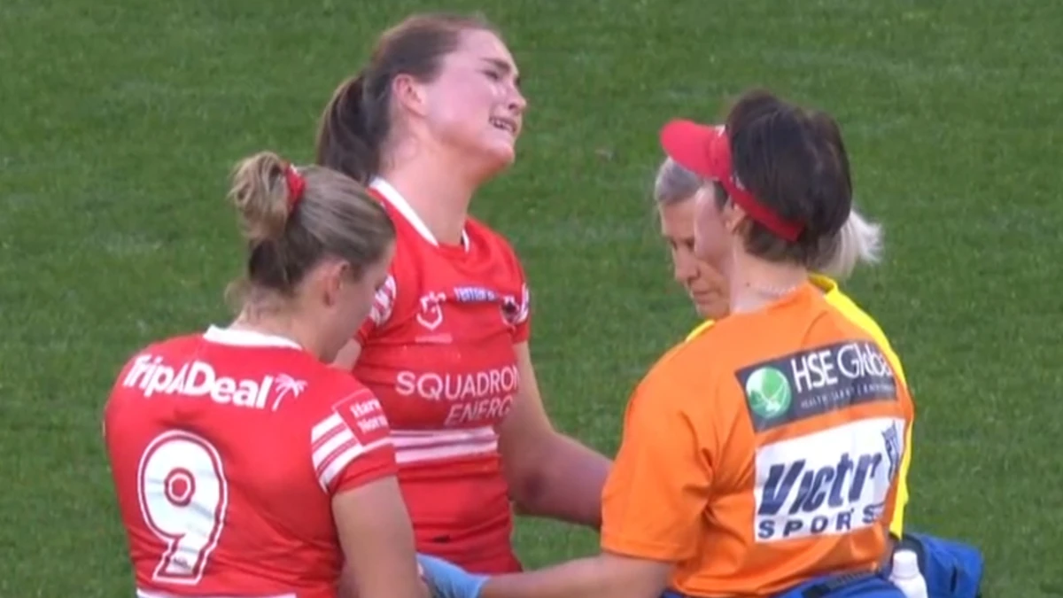 NRLW 2026: Madison Mulhall em lágrimas após uma lesão esmagadora; Bulldogs venceram Dragões | Vídeo
