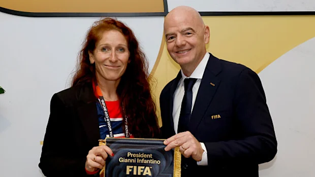Klaveness visto com Infantino na Copa do Mundo de 2026
