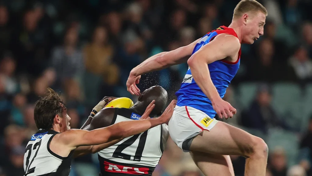 Notícias da AFL 2026: Jacob van Rooyen de Melbourne suspensão de três jogos, chute alto contra Allir Allir de Port Adelaide, reação