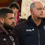 Notícias da NRL 2026: Darren Lockyer, diretor do Brisbane Broncos, sobre a lamentável defesa da primeira divisão; Comentários da conferência de imprensa de Michael Maguire