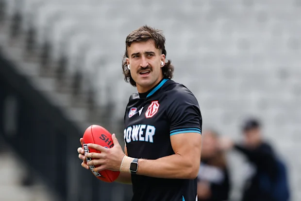 Ivan Soldo do Power se aquece antes da partida da Rodada 06 da AFL de 2024 entre o Collingwood Magpies e o Port Adelaide Power no Melbourne Cricket Ground em 20 de abril de 2024 em Melbourne, Austrália. (Foto de Dylan Burns/AFL Photos via Getty Images)