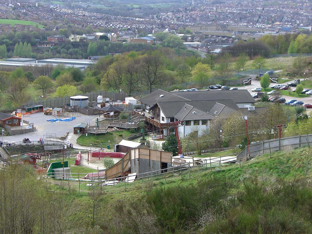 A reconstrução do local da vila de esqui de Sheffield ainda está acontecendo