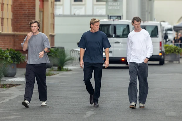 James Jordan e Nick Blakey estavam com Heeney quando ele chegou.