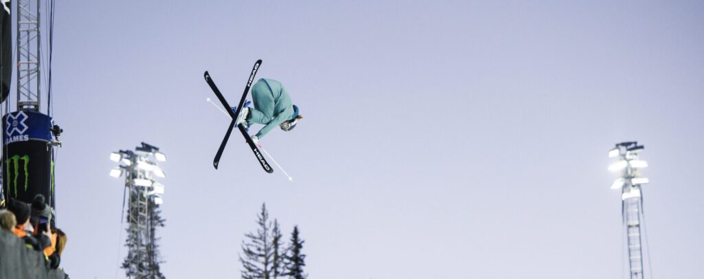 Mia Brookes e Zoe Atkin almejam a final de inverno dos X Games europeus