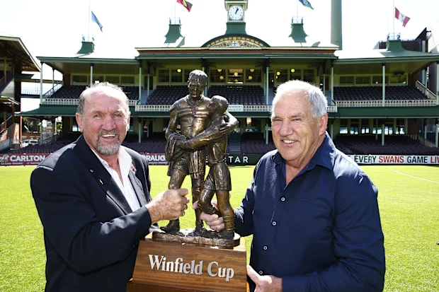 Ray Price e Mick Cronin no SCG em 2016, comemorando o 30º aniversário de seu mandato em 1986.