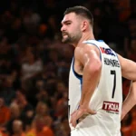 Notícias da NBL 2026: O pioneiro do basquete Isaac Humphries, o primeiro jogador abertamente gay da NBL, forçado a se aposentar antecipadamente