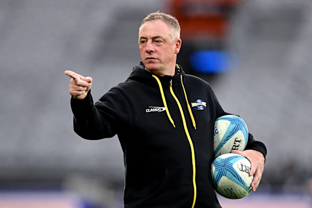 Técnico Clark Laidlaw dos Hurricanes no Forsyth Barr Stadium.