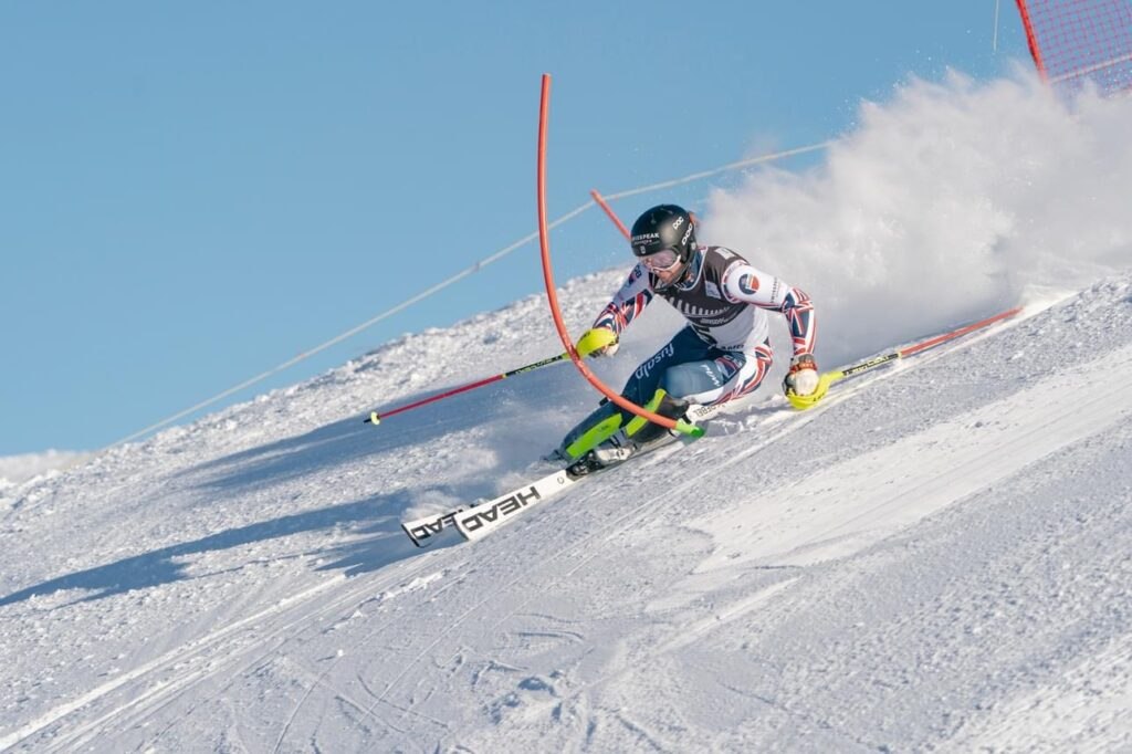A piloto britânica de slalom Laurie Taylor recebeu uma bolsa de £ 5.000 do Ski Club of Great Britain para 2026-27